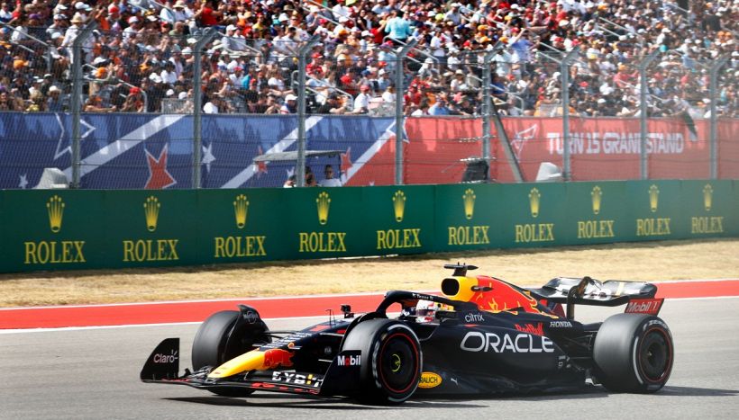 F1, gp Usa: trionfa Verstappen, ritiro per Sainz ma Ferrari sul podio