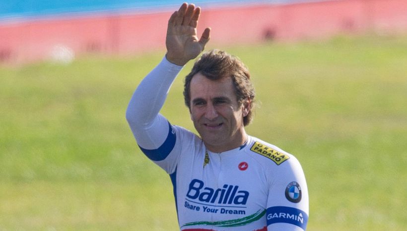 Alex Zanardi compie 56 anni e festeggia nella sua villa: come sta adesso il campione paralimpico