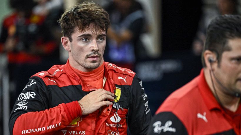 F1, penalità per la Ferrari a Jeddah. Vasseur: "Leclerc scontento"