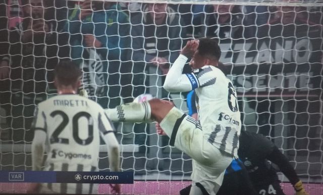 Juve-Inter, la moviola: gol annullato a Danilo, che dice il regolamento