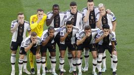 Mondiali, la Germania protesta e perde: impresa Giappone (2-1). Neuer senza fascia One Love