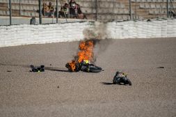 MotoGP Valencia, Bezzecchi che paura: cade e la sua Ducati prende fuoco, guarda le foto