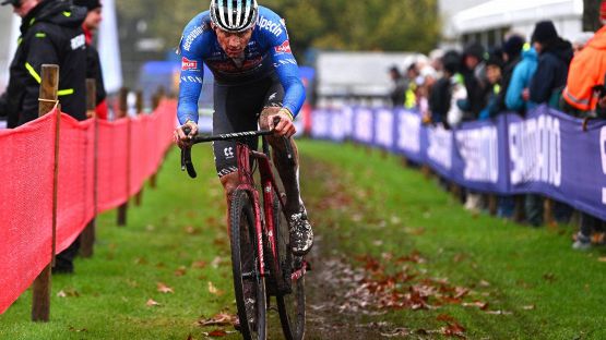 Ciclocross, Van der Poel torna a vincere una gara dopo quasi due anni