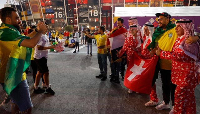 Mondiali Qatar 2022, scontro tra pullman della Svizzera e auto polizia prima del Brasile