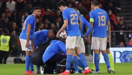 Albania-Italia, Tonali cade di testa e esce in barella: esami in clinica a Tirana
