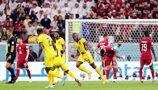 Mondiali 2022 al via, l’esordio Qatar-Ecuador tra imbarazzi e ironie: la stella è Valencia