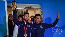 L'arrivo di Messi con la Selección a Buenos Aures: è festa sfrenata
