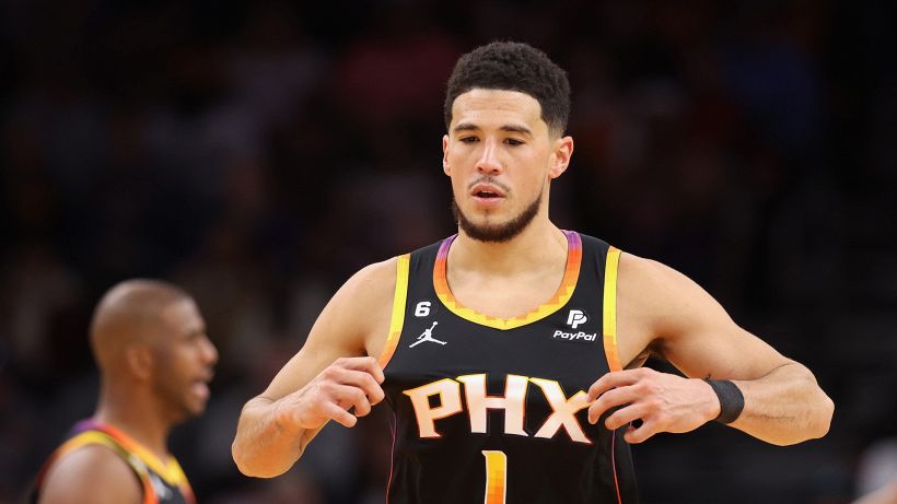 NBA, super rimonta di Phoenix: 58 punti di Booker