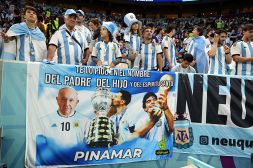 Mondiali, l’Argentina ha un tifoso speciale in più: Papa Francesco: Bergoglio ama il calcio