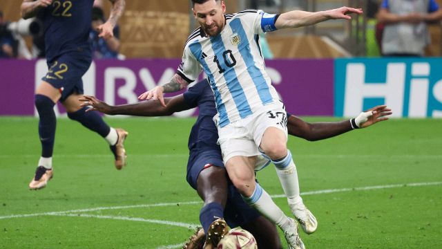 Messi vence Mundial no Catar e fica com a Bola de Ouro e esquece Cristiano Ronaldo