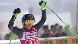 Infinita Sofia Goggia, trionfo a Sankt-Moritz col tutore alla mano