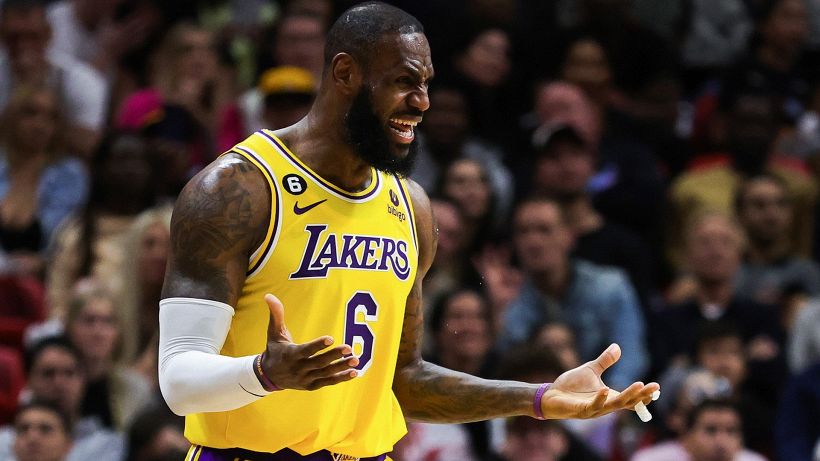 NBA, LeBron James non ce la fa più: i Los Angeles Lakers sono avvisati