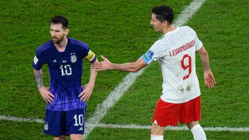 Messi-Lewandowski, tensione alle stelle: brutto gesto e faccia a faccia