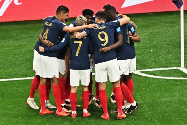 Francia-Marocco 2-0 pagelle: la Theocrazia, il rock di Mbappè e Giroud. Kolo Muani, finale Blues