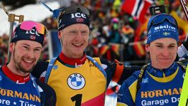 Biathlon, Boe ancora una volta a braccia alzate