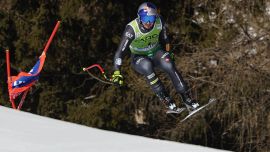 Sci alpino, annullata la discesa libera maschile a Zermatt-Cervinia: troppa neve, polemiche a non finire