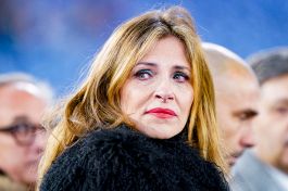 Mihajlovic: la vedova Arianna si commuove all'Olimpico nel ricordo di Sinisa, le foto