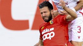 Catanzaro-Crotone, il testa a testa continua: dietro c'è il vuoto