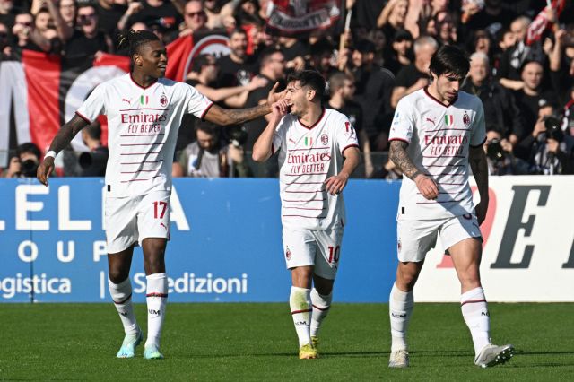 Il Milan sorride, i tifosi no: reparto sotto attacco dopo la vittoria di Salerno
