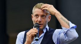 Juventus, Lapo Elkann accende i social: il suo tweet condanna gli anti-Allegri (e la grammatica)