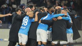 Napoli bello da impazzire: sui social i tifosi tra incredulità e sfottò