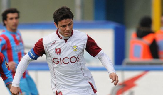 Esonerato solo su Facebook, allenatore di Serie D si presenta lo stesso alla partita 