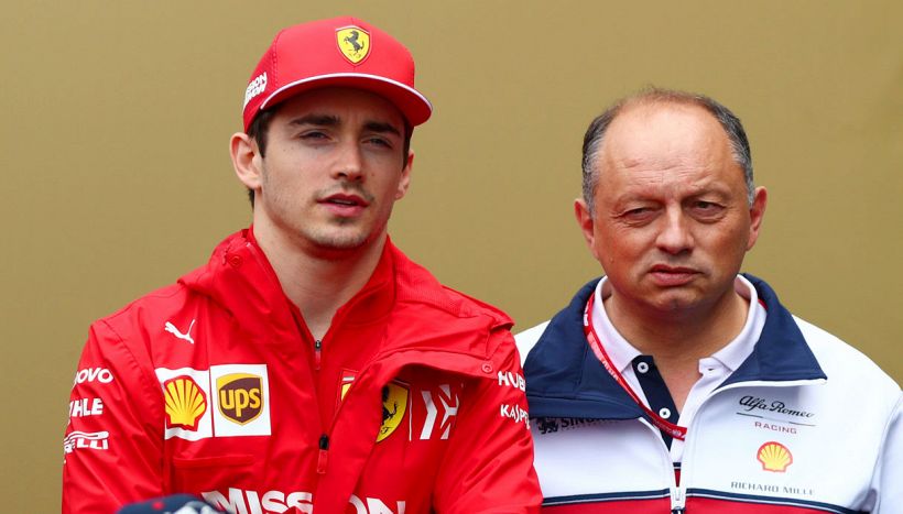 Ferrari, Leclerc chiude la tre giorni di test a Fiorano: il saluto con Vasseur