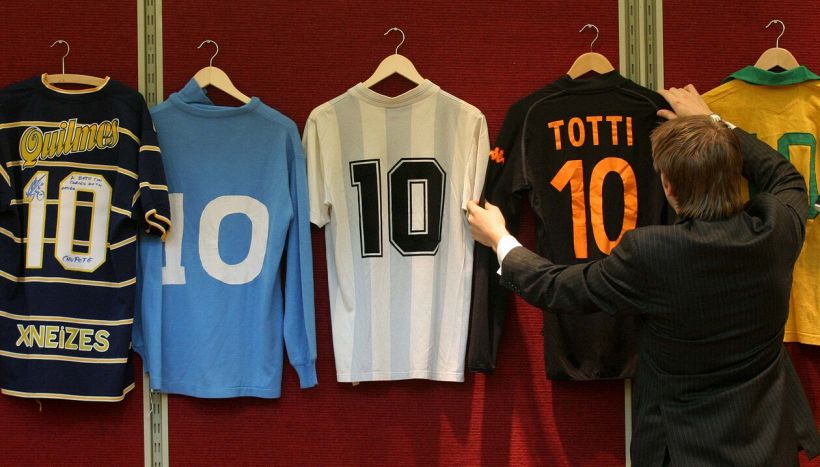 Spalletti dice no a ritiro maglie, rivorrebbe anche la 10 di Maradona: è bufera