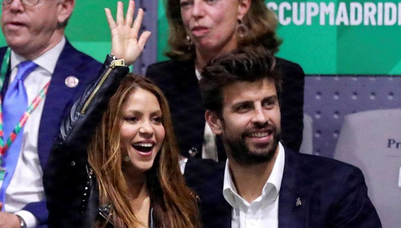 Shakira contro Piqué e il revenge pop che ha assunto proporzioni planetarie, tra Twingo e strega sul balcone