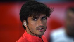 Carlos Sainz e la manovra scorretta che inguaia il padre: caso alla Dakar