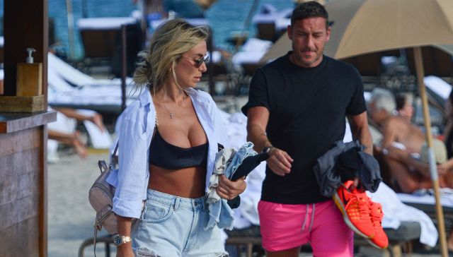 Totti e Noemi Bocchi nello stabilimento extralusso a Miami nella prima vacanza insieme: quanto costa