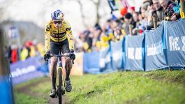 Van Aert stellare: il belga vince anche ad Hamme.