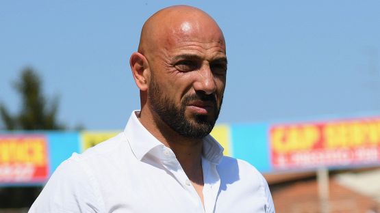 Colpi d'arma da fuoco sull'auto di mister Calabro, allenatore della Virtus Francavilla. Insulti a Cellino