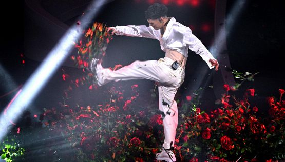 Sanremo 2023: l'esibizione senza vergogna di Blanco sul palco dell'Ariston