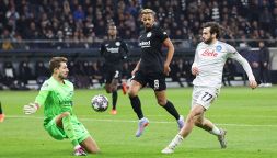 Champions League, il Napoli sbanca Francoforte ma ai tifosi non basta