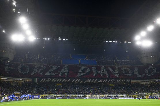 La Curva Sud onora Paolo Maldini: “Ricucire è stato bellissimo”. Leao e Maignan si schierano