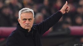 Roma, Mourinho contro i tifosi: 'La gente non capisce, parlo a fine stagione'