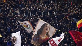 La Roma piega il Verona, i tifosi hanno un nuovo eroe. L'accoglienza della Sud per i Fedayn
