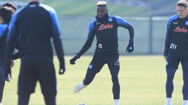 Tattica a tutto campo e calci piazzati per il Napoli in vista dell'Eintracht