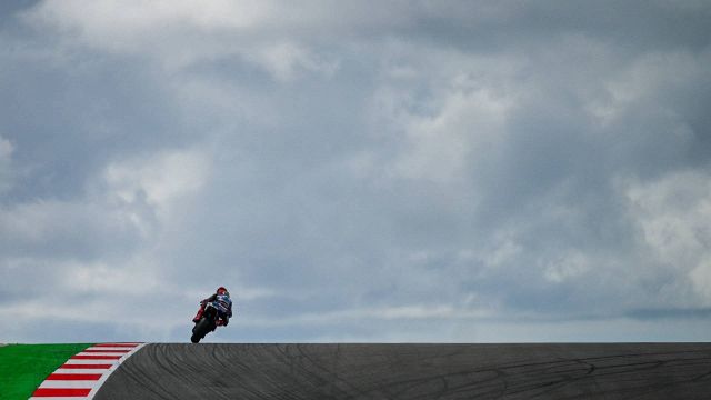 MotoGP, Espargaro in ospedale dopo una caduta: le PL2 vanno a Miller