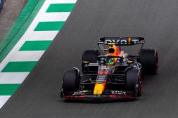 GP Arabia: Perez vince e fa doppietta con Max. Ferrari sconsolata. Rivivi la gara