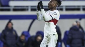 Milan, Leao entra, sbaglia un rigore e segna col Portogallo ma ora si decide il suo futuro