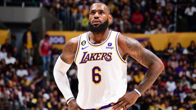 NBA: Lakers al tappeto, James non si sente ancora in forma