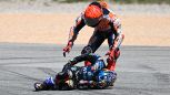 MotoGP, tutti contro Marquez dopo il gesto folle: fan di Rossi scatenati