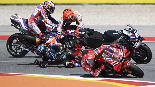 MotoGP, Rivola netto sugli incidenti: "Così non va bene, qualcuno si farà male"