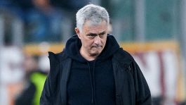 Roma, le bordate di Mourinho spaventano i tifosi: è un messaggio di addio?