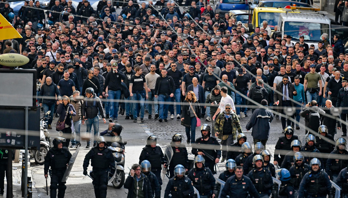 Napoli durante la manifestazione non autorizzata dei tedeschi