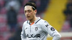 Ozil si ritira: "Un viaggio indimenticabile"