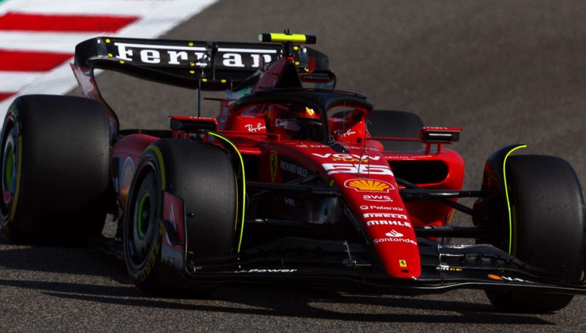 F1, libere GP Bahrain: testacoda da brividi per Carlos Sainz, tifosi Ferrari in ansia