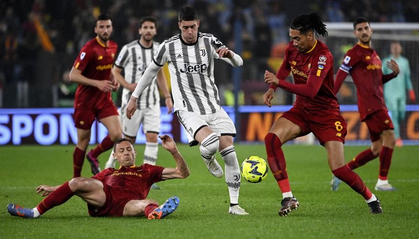 La Juventus va ko a Roma, per i tifosi tanti sbadigli per nulla: scoppiano due casi